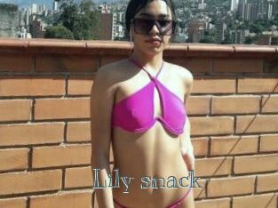 Lily_snack